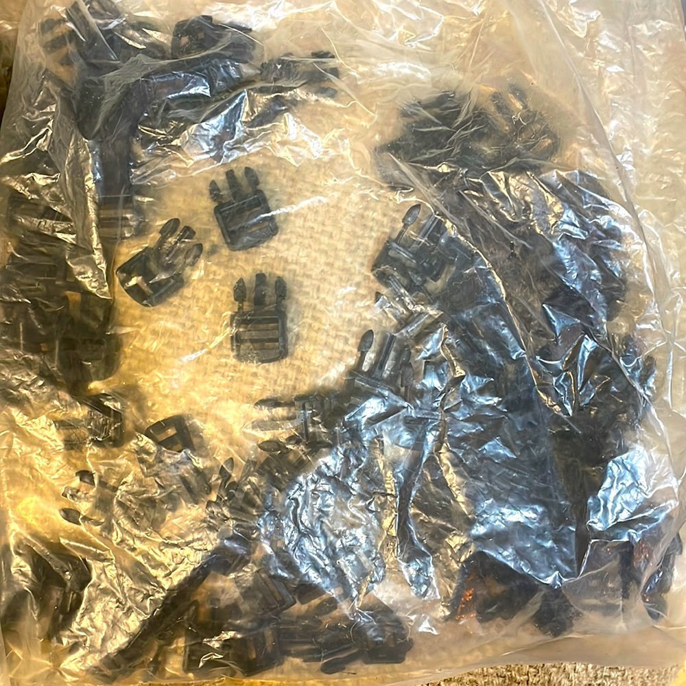 Male and female clips for paracord bracelets